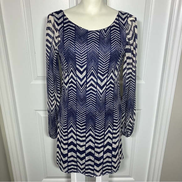 Fire LA | mini blue dress with open back - Picture 3 of 9